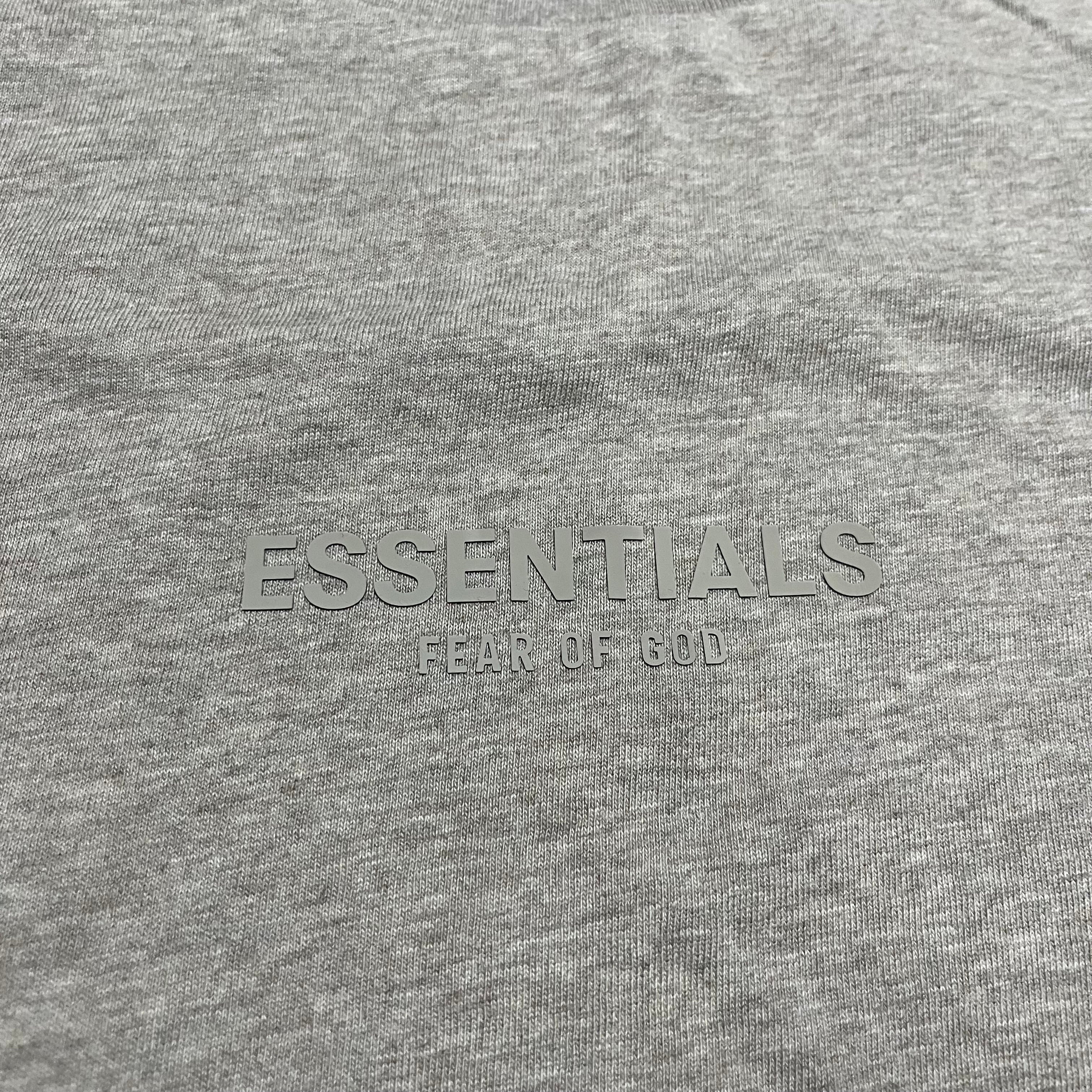 Remera Essentials Small Logo L