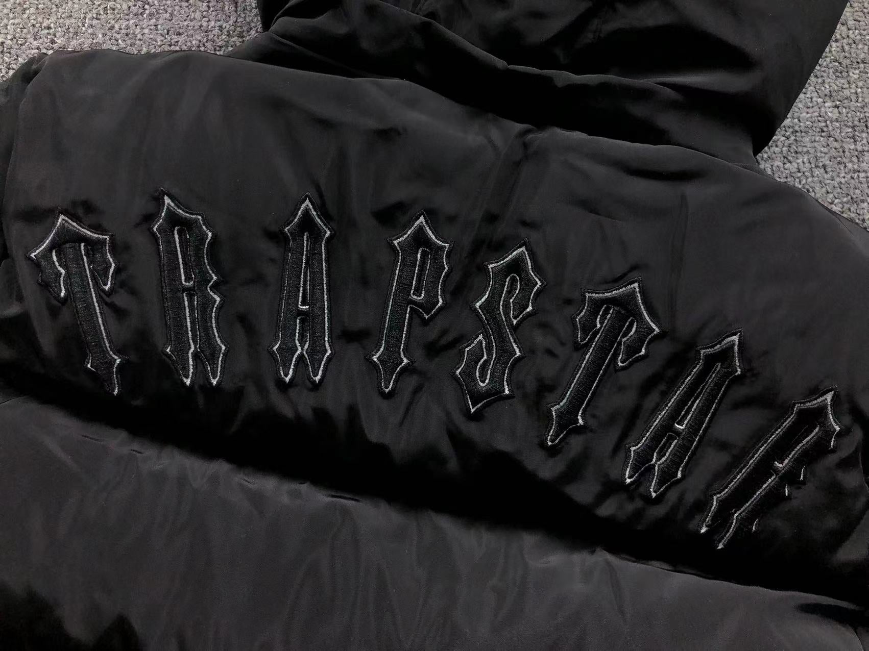 Trapstar Irongate Detachable Hooded Puffer Jacket Black